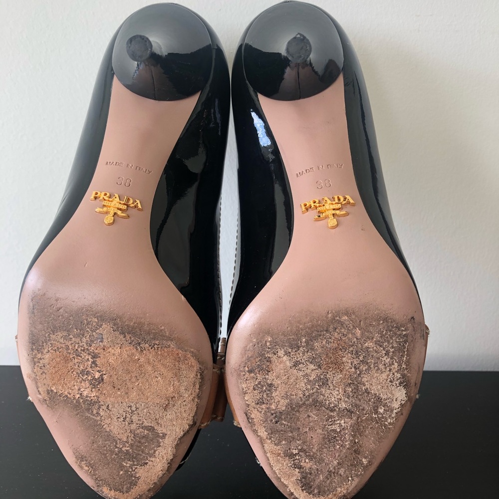 Prada black patent heels with tan bow - Picture 4 of 7